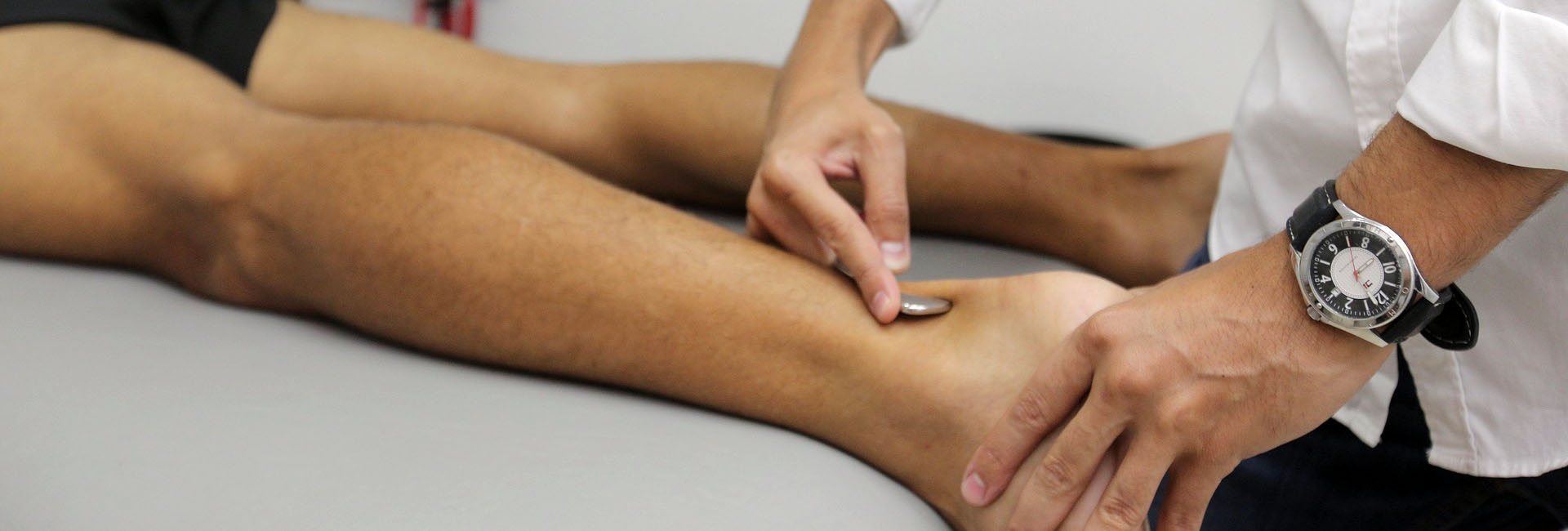 Sesión de fisioterapia en el Centro de Fisioterapia Adal, Alcorcón